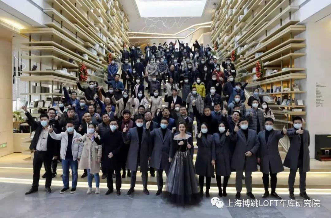 伊春全国一百多人在华侨城汉口道6号参观研讨LOFT专利车库技术！